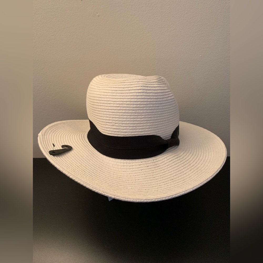 Womens black and white Tobago hat